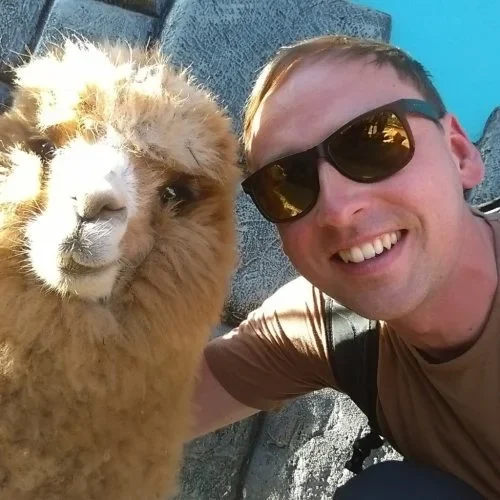 tomek-i-lama-qbx4axuqgvy7szph7xho5nf3y0g2jivw20fdl3lv9k